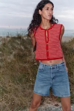 赤ストライプノースリーブニットベスト