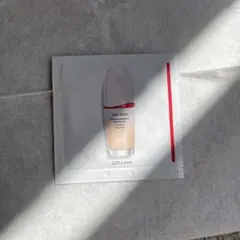 SHISEIDO エッセンス スキングロウ ファンデーション 220 Linen