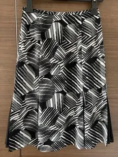 東京スタイル　ボックスプリーツスカート白黒幾何学模様　日本製