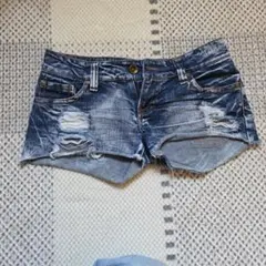 デニムブルー ダメージ加工 ショートパンツ
