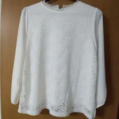 レースとシフォンのホワイトブラウス