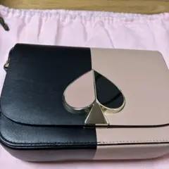 kate spade ショルダーバッグ 黒とベージュのコンビネーション