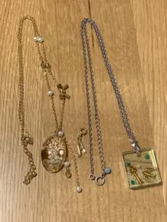 z*Z様 フェリシモのハンドメイド樹脂とその他ペンダント2個セット新品値下げのサムネイル