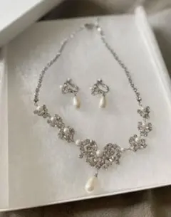 ブライダルジュエリー　ネックレス　イヤリング