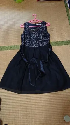 エレガントなレースAラインドレス