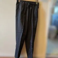 黒いカジュアルパンツ ゴム入りウエストのサムネイル