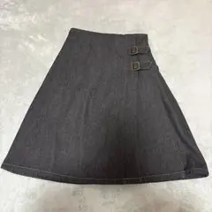 ダークグレー フレアスカート ダブルバックル付き