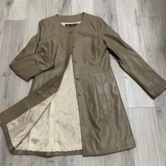 BALMAIN. ベージュ レザーコート長袖 ボタン留め