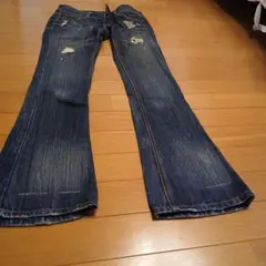 ダメージジーンズ アンナケリーのサムネイル