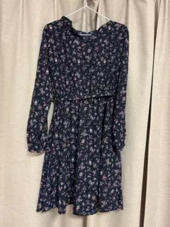 ネイビー小花柄長袖フレアワンピース