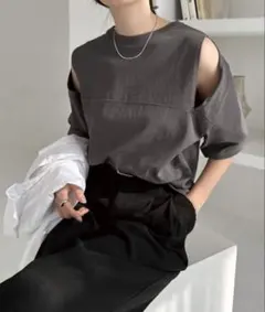 and me 汗染み防止カットアウトデザインTシャツ チャコールグレーのサムネイル
