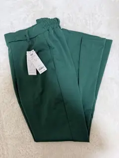 ポンチセンタープレスフレアパンツ　グリーンのサムネイル