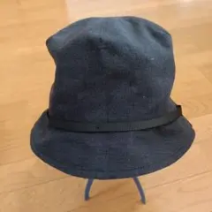 バケットハット ダークグレーリボン付き