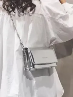 ショルダーバッグ シルバー