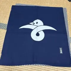 いせ辰の座布団カバー　結び雁金柄