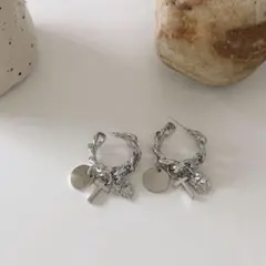 クロスチェーンピアス ツイストフープ シルバー リング 揺れる 韓国