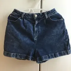 デニムのショートパンツ