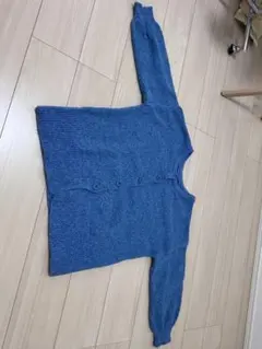 青いニットカーディガン 長袖 5ボタン