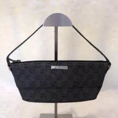 GUCCI ブラック キャンバス ハンドバッグ　アクセサリーポーチ　GG 舟形