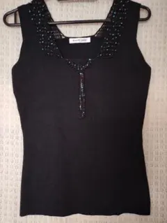 ビーズ装飾付きニット黒タンクトップ