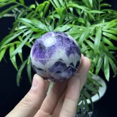 窓辺に揺れる紫層｜ケープアメジストスフィア(68.3㎜／台座付き) 窓辺に揺れる紫層｜ケープアメジストスフィア(68.3㎜／台座付き