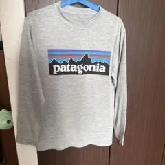 patagonia キッズ　グレー ロゴTシャツ S (7-8才)