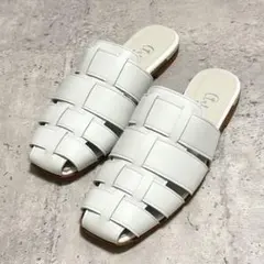 ほぼ新品 DIANA ダイアナ サンダル グルカサンダル 夏 白のサムネイル