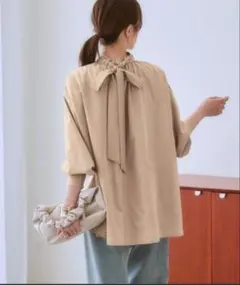 【とろみ素材】スタンドカラーリボンロング丈ブラウス