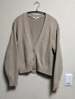 ユニクロ ベージュ Vネック カーディガン M