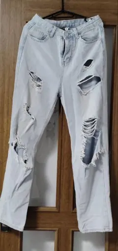 ダメージ加工 ライトブルーデニムパンツ