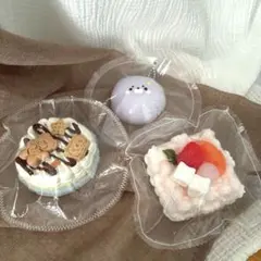 kikisquishy 水色 牛ケーキ XLサイズ 水感 キキ スクイーズ - メルカリ