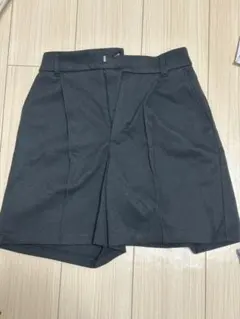 ダークグレー プリーツショートパンツ