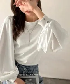 袖先ボタンボリュームスリーブ　バルーンスリーブ トップス
