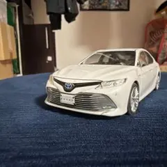 Toyota Camry ミニカー ホワイトのサムネイル