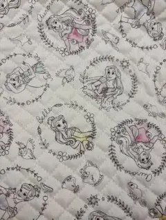 ディズニープリンセス　キルティングはぎれ生地　オフホワイト