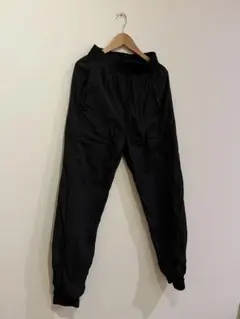 ナイロンパンツ黒