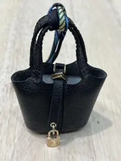 ブラック　ミニバッグ　チャーム