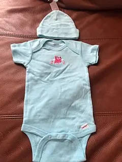 Gerber ロンパースと帽子のセット