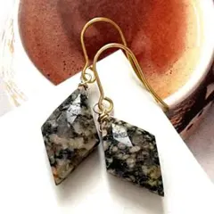 1点作品☺︎ 希少　大粒天然フローライトピアス　イヤリングに変更可能☺︎