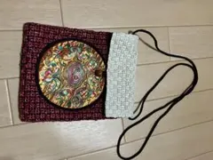 【美品】　刺繍　小物入れ　スマホショルダー