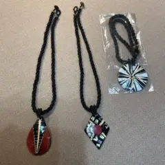 ユニークデザインのビーズネックレス