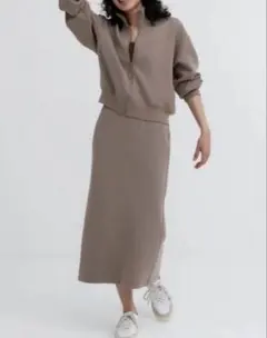 UNIQLOドライスウェットリラックスブルゾン ナローマキシスカートセットアップ