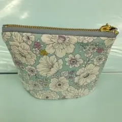 花柄ポーチ 　マチ付き　ゴールドファスナー付き　ハンドメイド