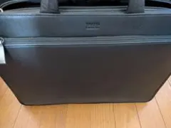 【極美品】タケオキクチ ビジネスバッグ A4収納可 本革 ブラック 自立型
