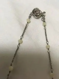 silver刻印シルバーネックレス白い球体デザインアートワークフランス蚤の市古着のサムネイル