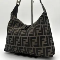 【美品】フェンディ ショルダーバッグ ズッカ V字 レザー キャンバス ブラウン