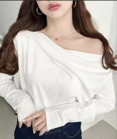 オフショルダー ホワイト 長袖 トップス
