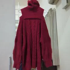 VIS赤 オフショルダー ケーブル編み ニット
