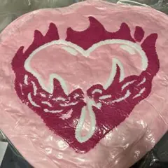 コムドット やまと 命の燃やし方展 BLAZE HEART クッション コムドット やまと 命の燃やし方展 BLAZE HEART クッション - メルカリ