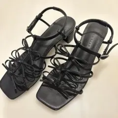 LOWRYS FARM ブラックストラップサンダル